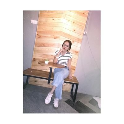 rrevita_'s profile picture. hidup mah tinggal hidup