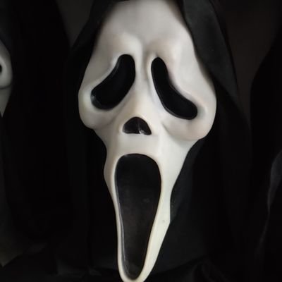 Major GhostFace® & SCREAM fan.. If it involves the GhostFace® mask i'm there!! Also a Big 'Auf Wiedersehen Pet' fan!