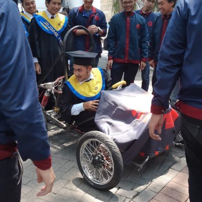 Andhikadaa's profile picture. In the absence of the sun