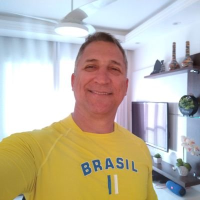 ISoncine's profile picture. Brasileiro, Carioca e atento às mudanças políticas. De direita, torço por um Brasil melhor. 

#direitaseguedireita