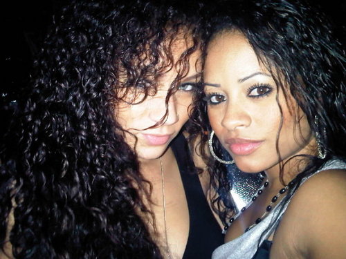 got locked outta my old page, re-follow meeeeeeeeeee ;(