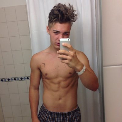 Gay Boy🏳️‍🌈 21 AU 🇦🇺
Looking for friend's and fun🤫
Follow I'll follow back