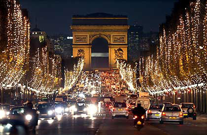 Les plus beaux endroits des Champs Elysées pour vos soirées et vos loisirs!