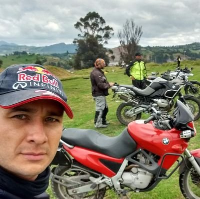 RicRRa's profile picture. Economista trabajando por la Paz.