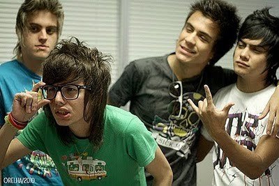Fc dedicado ao lindos maravilhosos @pelurestart , @kobarestart , @pelanzarestar & @thomasrestart , feito pra demostrar o nosso carinho por eles . SINCE 11/11/10