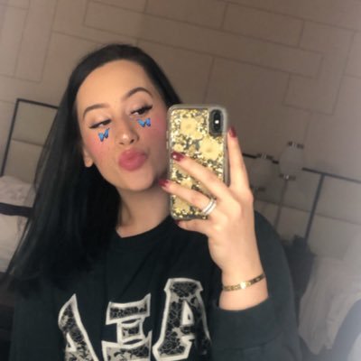 angeliikax33's profile picture. 