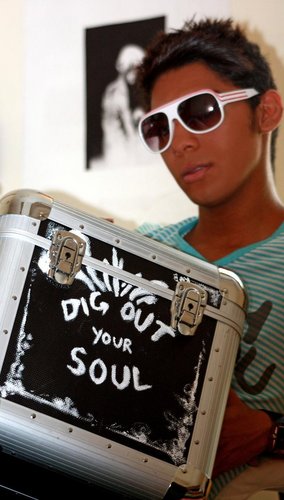 Alan_Arrow7's profile picture. ╔═══╗
║███║
║(●)║
╚═══╝♪♪ Love you ev'ry day girl,
Always on my mind. TEAMFOLLOW