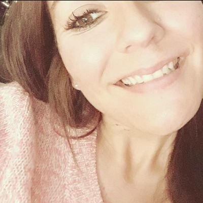 Periodista, mamá de Diego y de Lucía. Dueña de mis opiniones. A más ruido, más música... 🎵🎵#VIVE