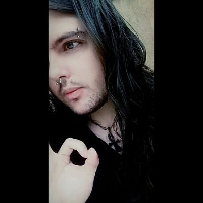 Levante-se e encare o desconhecido. Vc tem que lembrar quem vc realmente é #EVANESCENCE🖤💀🌃🎸🤘