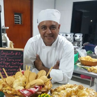 Hola, soy asesor comercial con experiencia en el mercado latinoamericano en venta de llantas y otros productos, amante del jazz, la buena cocina y repostería.