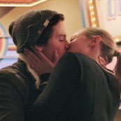 daily bughead gifs