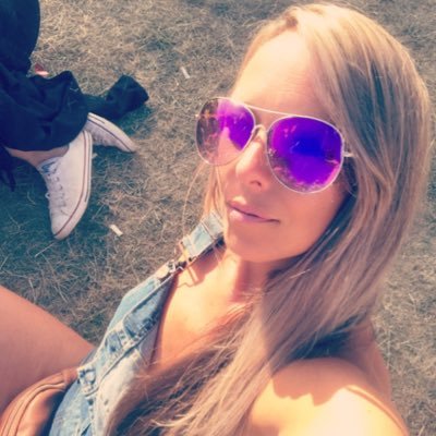 debsnewm's profile picture. 