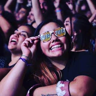 23/autentica decadente /argentina
Instagram: @cande_Piniii