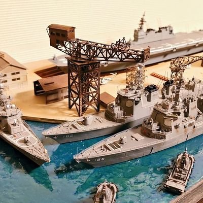 (；・∀・)( ´∀｀)(*￣∇￣)ノ
さぼりながら1/700海自艦製作中〜
無言フォロー失礼します。