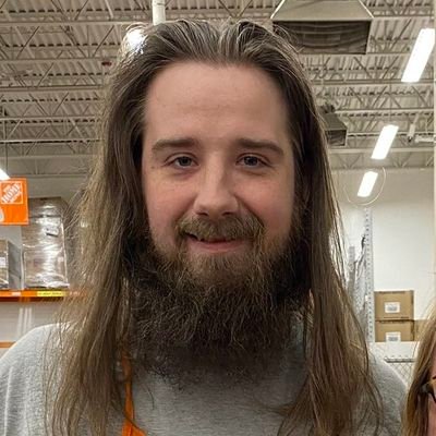 haya guys, I'm Ravendeath, age 25 I'm a full-time twitch streamer.