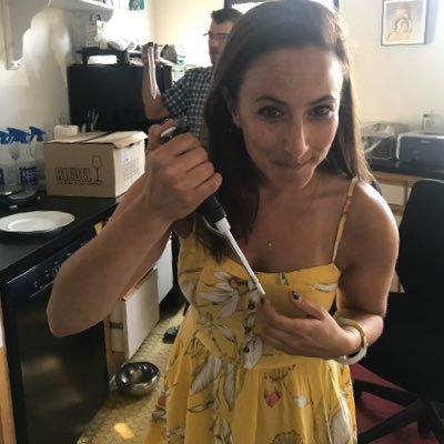 biochemist | molecular neuroscientist | postdoc in @rhuganir lab @HopkinsNeuro | PhD @BCMB_JHMI | BA @Occidental |She/Her 🥼👯♀️🧘🏻♀️🌁📻
