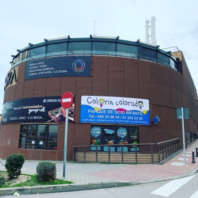 Centro de Ocio infantil en San Sebastian de los Reyes. Espacio ideal para celebracion de cumpleaños con parque de bolas, animaciones, talleres. Zona para papas.