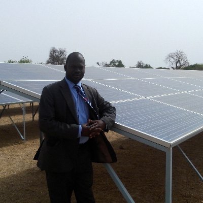 Ingénieur de Conception d’Énergie Solaire Photovoltaïque; Auteur de livres d'installation solaire, consultant et installateur de projets solaires au Burkina.