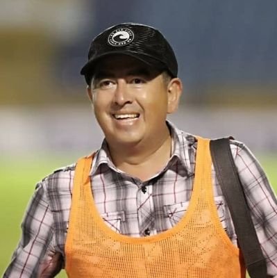 Periodista profesional deportivo, egresado de la gloriosa Universidad de San Carlos.