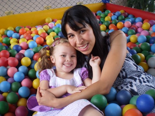 Uma esposa e mãe apaixonada.Agradeço a Deus por ter me presenteado, dando o Giovane e a Ana Julia para fazerem parte da minha vida.