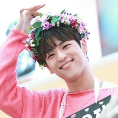 Fan account en español/inglés dedicada a organizar proyectos y apoyar al artista Kim Woojin (@woooojinn) 🐻