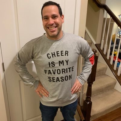 Husband, father, die-hard NY sports fan, card-carrying Yankees hater, gadget geek, fantasy sports nerd, golf hack, all around good dude.