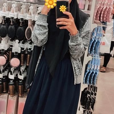 ms_yti's profile picture. Jadilah manusia yang selalu memanusiakan manusia🌻