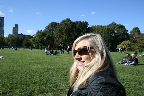 sarahbtrue's profile picture. Lover of art, interior design, travel, wine and pizza.