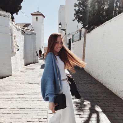 caroschz_'s profile picture. 