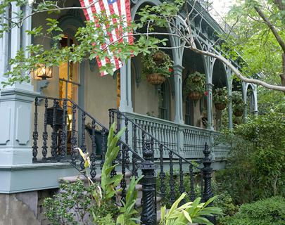 Savannah's DRESSER PALMER HOUSE, an historic inn, offers an elegant vacation setting with southern hospitality to delight the most discriminating traveler.