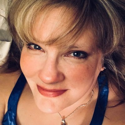 Artist, published & award-winning Poet, 
**Author Leigh Royal**
Alien Sci fi romance writer, 
sarcasm and snark are the spice of life
https://t.co/8NF2EZShDI