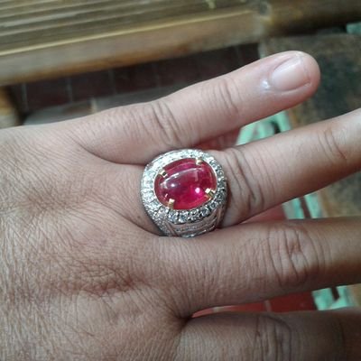 Empon21's profile picture. Pencinta musik klasik dan politik Islam