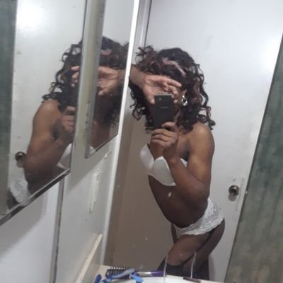 Im a fun flirty submissive playful CD on hormones that has her stuff together. Always looking for  masculine active manly men to create discrete adventures.