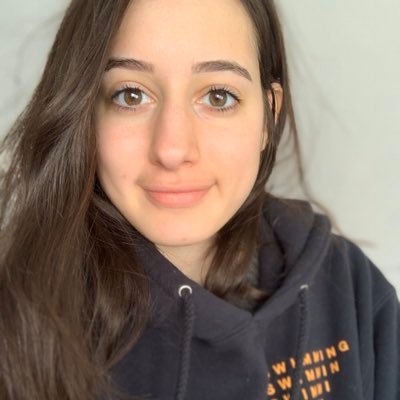 CassidyReads97's profile picture. 22 | she/her | booktuber ✨