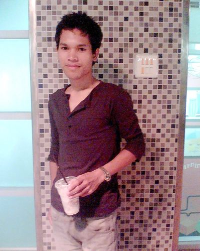 เพราะหัวใจมีความรู้สึก ยังไม่ตายอะไรก็ได้ ตายแล้วจบกัน เพ้อเจ้อเป็นบางวัน มีสาระในบางที  จินตนาการและตามหาฝันสุดขอบโลก อดีตก็แค่เรื่องเล่าก็คงต้องเหงาถ้าขาดเธอ