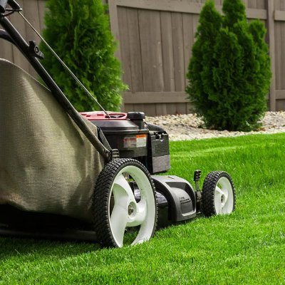 Louisville Turf kings began with a dream and a vision to be the kings of the turf. To manicure God’s green earth, starting with the Louisville area. Go Cards!