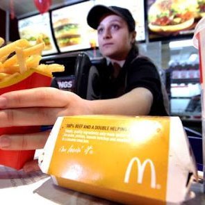 serveuse_mcdo's profile picture. Serveuse chez McDo depuis plusieurs mois, je noie mon désespoir sur Twitter