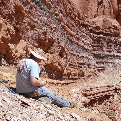 Paleontologist at the St. George Dinosaur Discovery Site in SW Utah @stgeorgedino. I'm 🇨🇦, love hockey and Rock n' Roll!