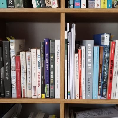 Artist and researcher. Interested in artists' books, libraries and social art practice.
