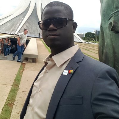 BernarCatchura's profile picture. simples