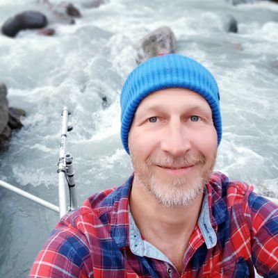 Sini-viher-vaaleanpunainen yh-faija, ex-linebacker, jonka mielipiteet omia eivätkä ehkä miellytä kaikkia ☀️⚡ 🔋🧙🏻♂️✌ 🌈🚻🦄
