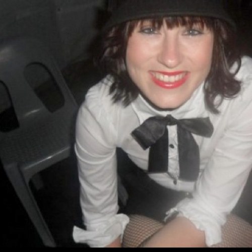 TheArtfulMum's profile picture. Wife, Mother, Artist, Singer, Visual Arts & English Teacher, Soccer Player. Lover of Art, Music, Books and Sport