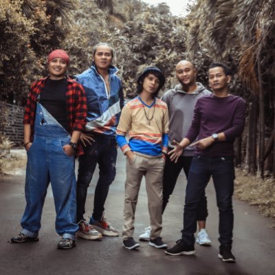 ferdy Element band/ IG: https://t.co/NW7gftmweW.official / FB: rocker kasarunk indonesia