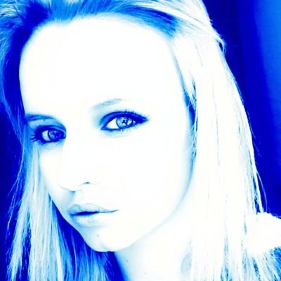 eloise 
18 ans 
en couple ❤ G