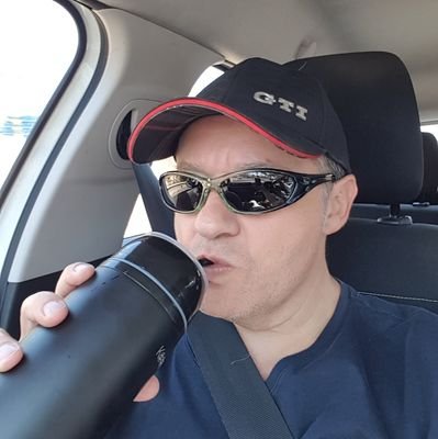 chrissrey7's profile picture. Si me preguntas,  si estoy de acuerdo con el MAMARRACHO de este gobierno. Te digo fuerte y claro. RENUNCIA