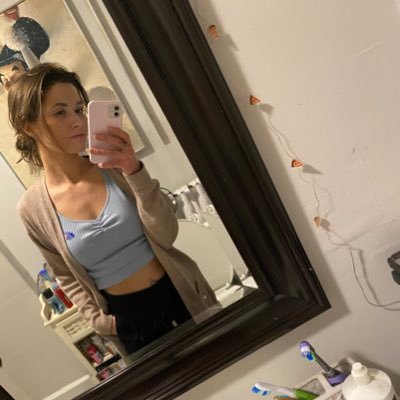 jessicaaaawilk's profile picture. plant lady 🌱 • cheap wine enthusiast 🍷