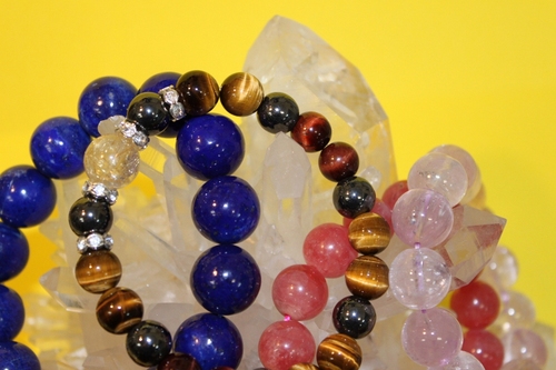 crystal7701's profile picture. 幼い頃から占いやきれいな石が大好きで、パワーストーンにはいつも助けてもらっています。天然石についていろんな情報を流せればいいなと思っています。皆様の希望や夢が叶うように応援しています。西洋占星学/気学/タロット占い/チャクラ