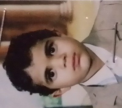 وٌجّئتٌ مًنِ سِبًأ أشُدٍوٌ بًقُآفُيَتٌيَ
أهّيَمً وٌجّدٍآ بًذِآتٌ آلَروٌنِقُ آلَحًسِنِ