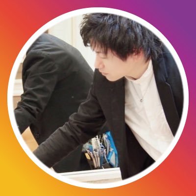 juncourage's profile picture. 【美容室courage代表】インスタ集客を活用しフリーランスを経て2017年に髪質改善・縮毛矯正専門の美容室【courage】オープン / 2021年八王子に移転拡張オープン / 現在ご予約をかなりお断りしてしまっているため、スタイリスト大募集中！20代やママさん美容師が働きやすい業界にするため日々活動中！