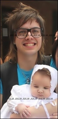 BobaPeloLanza's profile picture. Fã Clube Criado para Pedro Lanza Baixista & Vocalista da Banda Restart | SINCE : 13/11/10 | Dona : @PraRestartLemb_ / @JuliaPossobon |Moderadoras @bruuna_reis